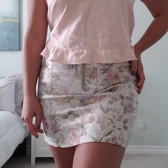 3/$30 Light floral mini skirt